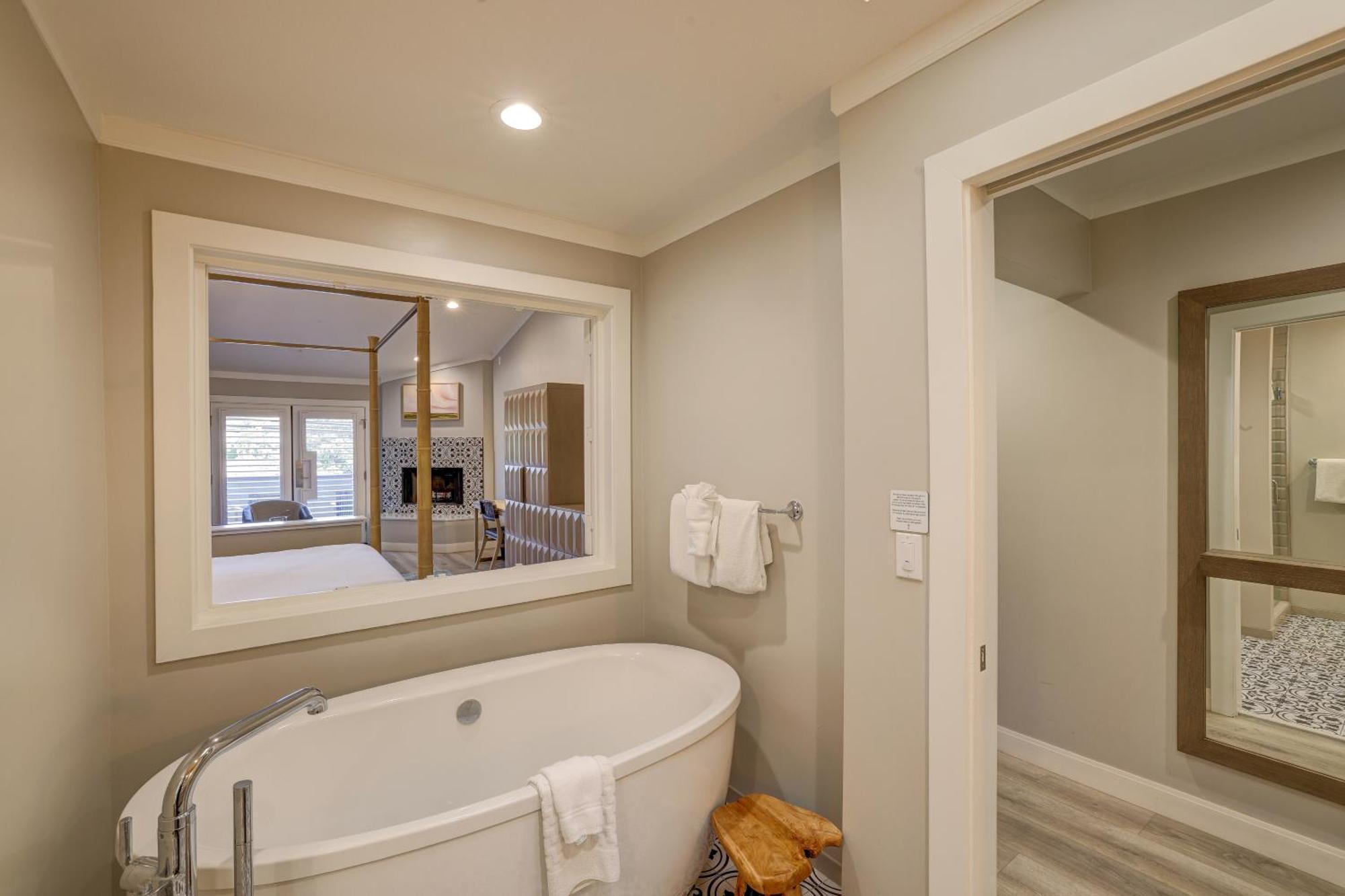 One-Bedroom King Suite