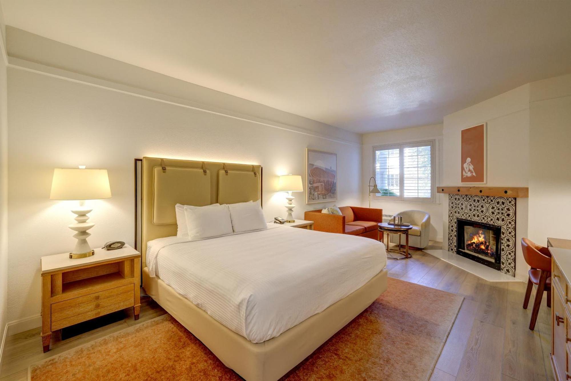 Corner King Room with Fireplace