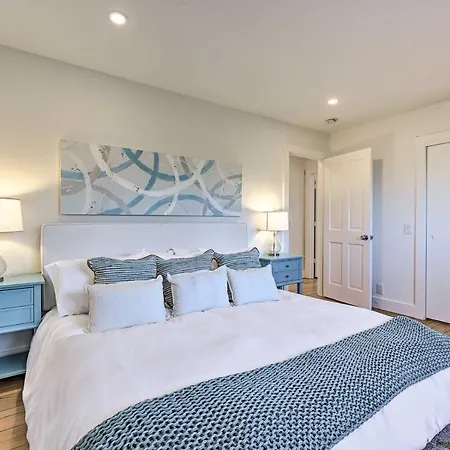 Bright Sonoma Retreat With Pickleball Court!-2