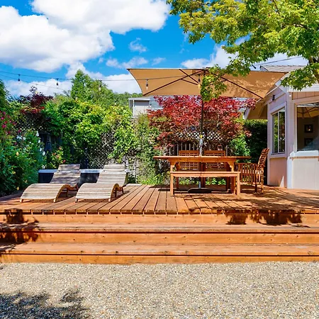 Spacious Oasis Hot Tub Backyard Garden 3Br/2Ba-3